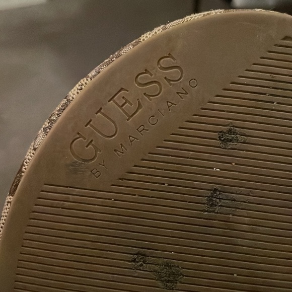 Sz 8.5 Guess by Marciano sandals in good condition - Picture 3 of 5